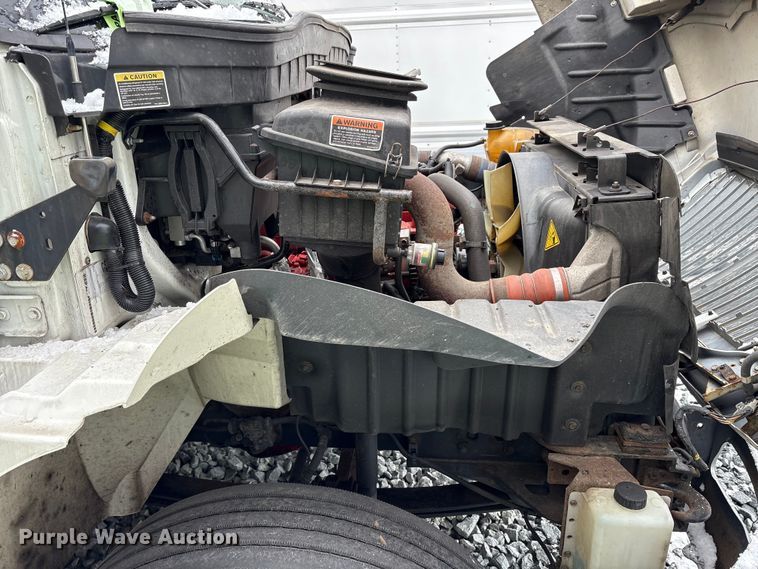 image for item YA1755 2016 International 4300 box truck