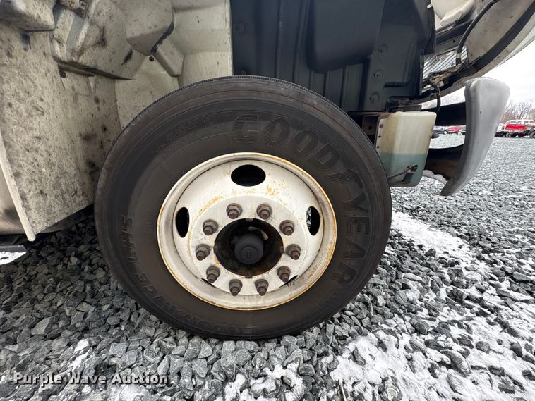 image for item YA1755 2016 International 4300 box truck