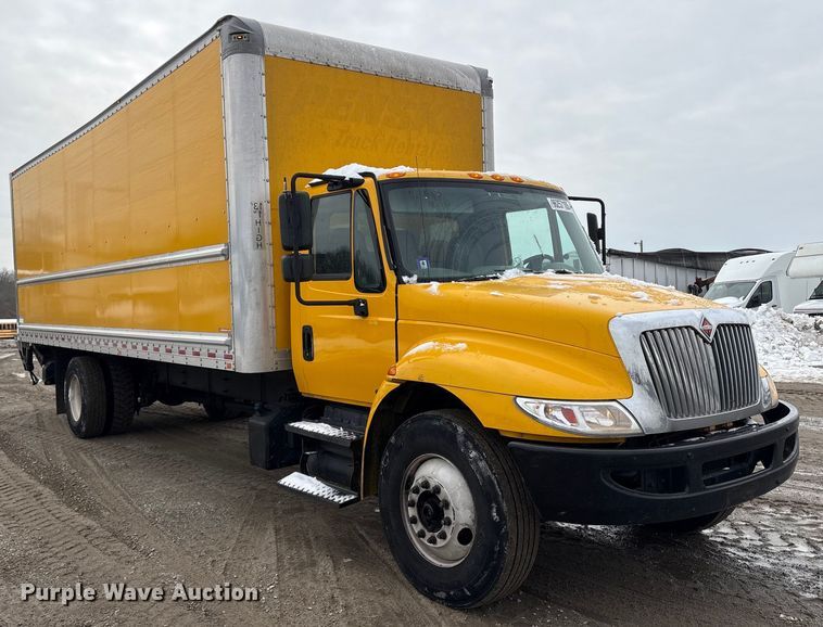 image for item YA1756 2019 International 4300 box truck