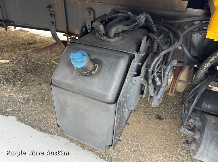 image for item YA1756 2019 International 4300 box truck