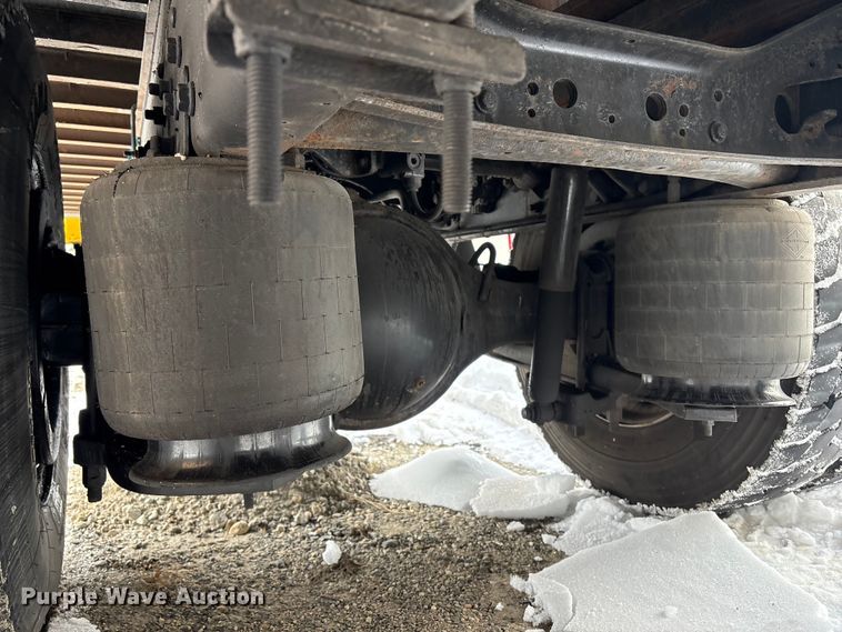 image for item YA1756 2019 International 4300 box truck