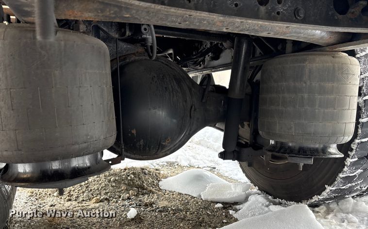 image for item YA1756 2019 International 4300 box truck