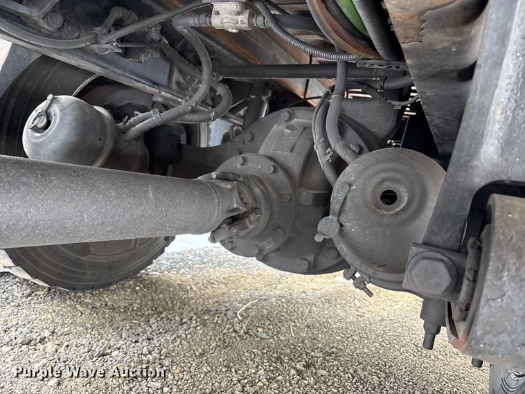 image for item YA1756 2019 International 4300 box truck