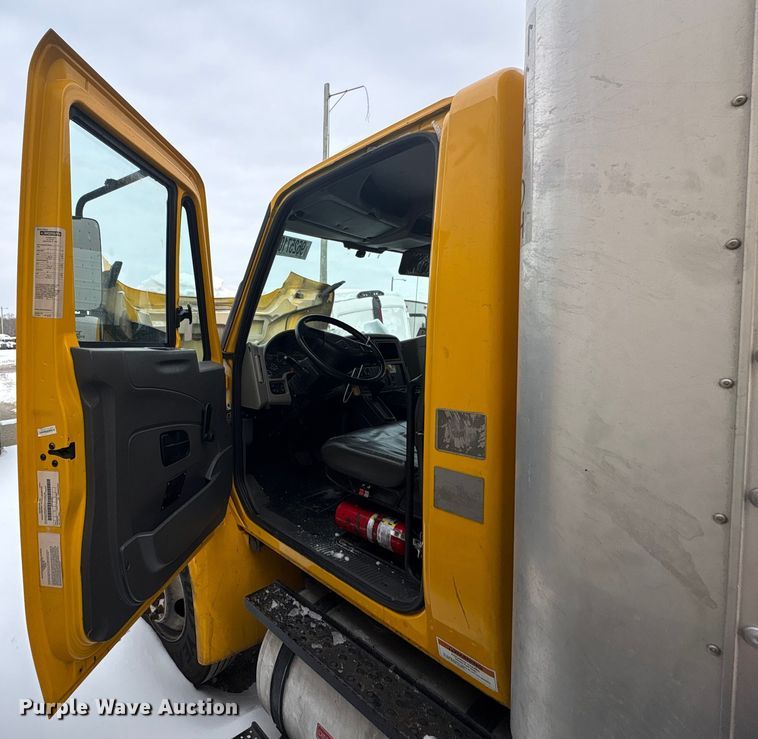 image for item YA1756 2019 International 4300 box truck