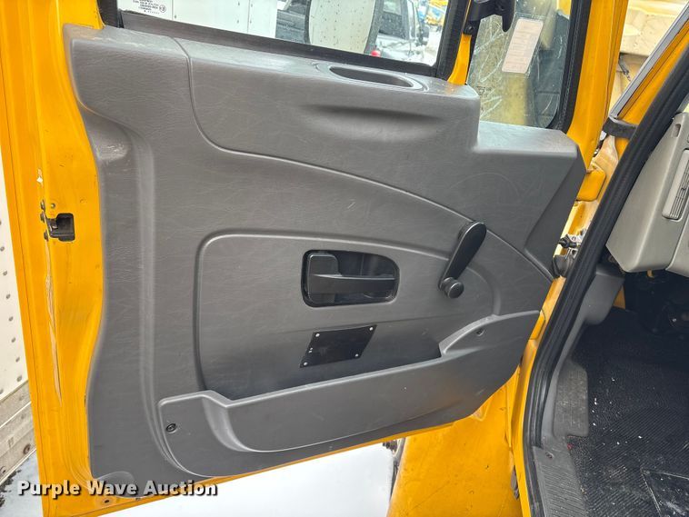 image for item YA1756 2019 International 4300 box truck