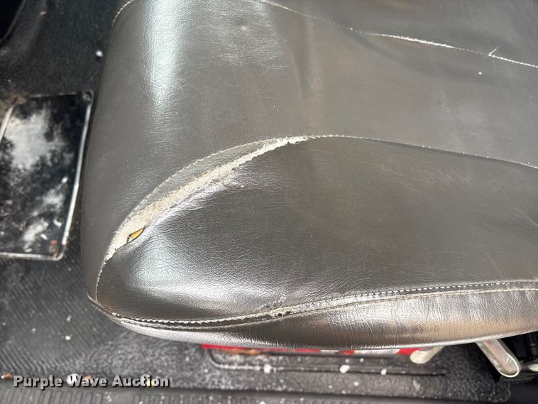 image for item YA1756 2019 International 4300 box truck