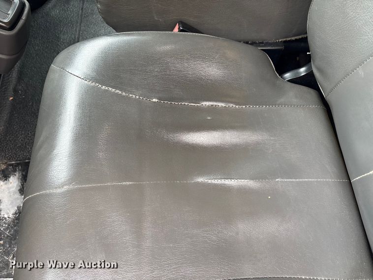 image for item YA1756 2019 International 4300 box truck