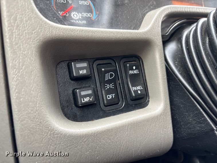 image for item YA1756 2019 International 4300 box truck