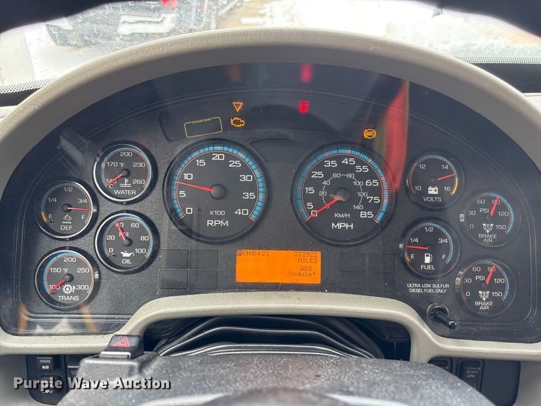 image for item YA1756 2019 International 4300 box truck