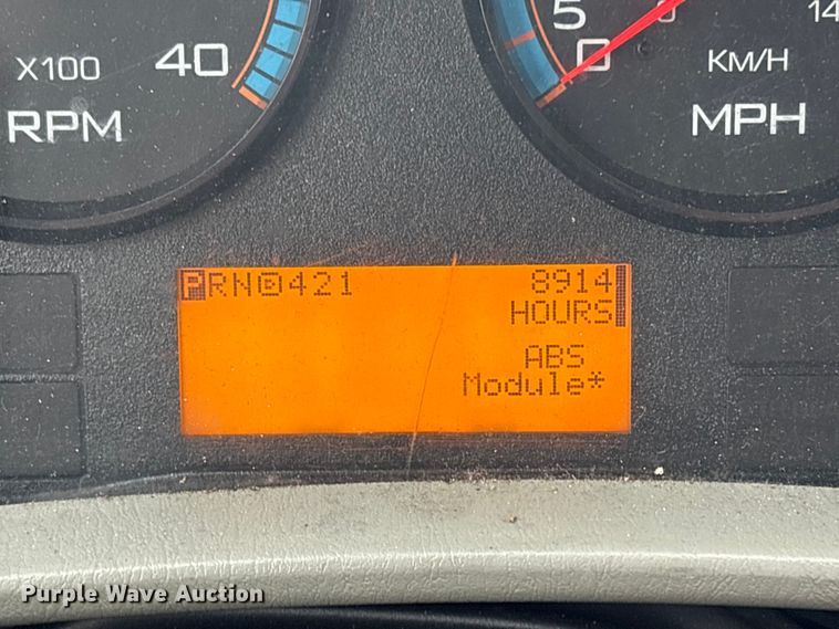 image for item YA1756 2019 International 4300 box truck