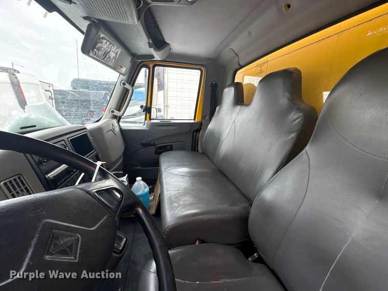 image for item YA1756 2019 International 4300 box truck