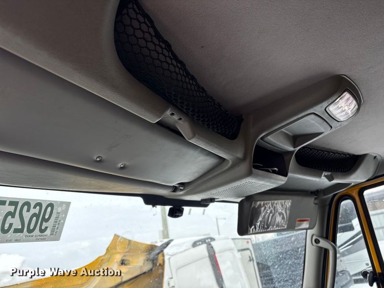 image for item YA1756 2019 International 4300 box truck