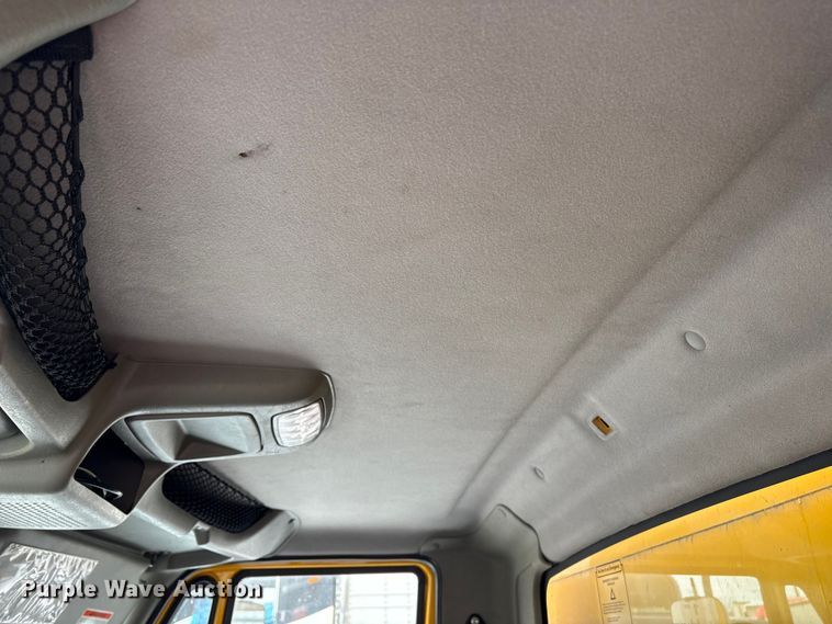 image for item YA1756 2019 International 4300 box truck