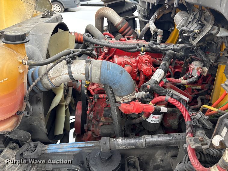 image for item YA1756 2019 International 4300 box truck