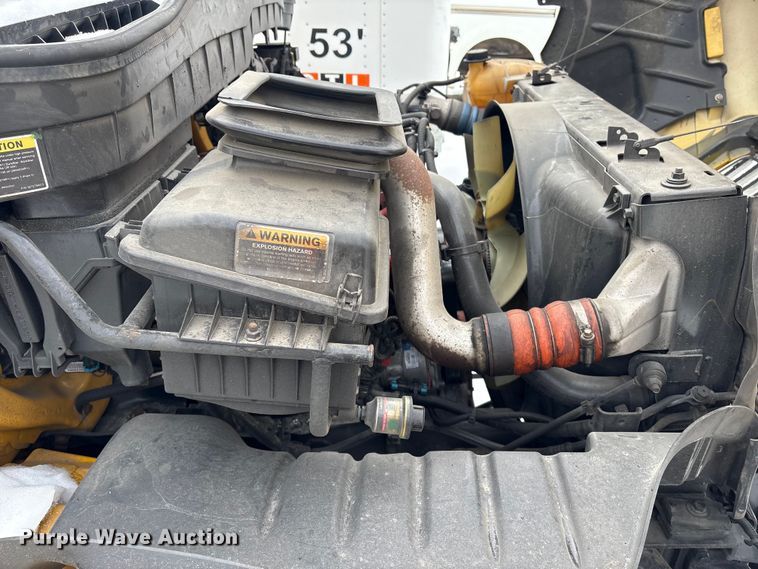 image for item YA1756 2019 International 4300 box truck