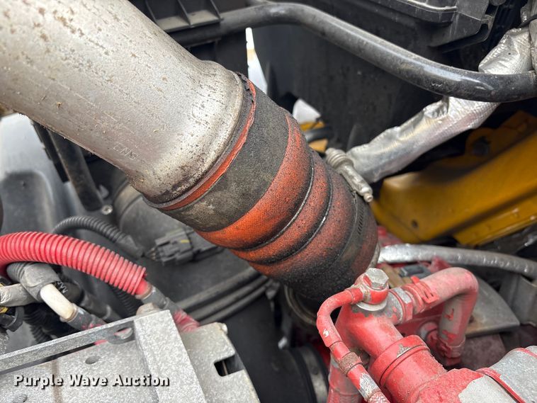 image for item YA1756 2019 International 4300 box truck