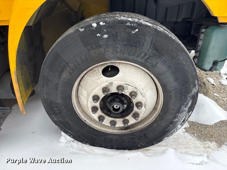 image for item YA1756 2019 International 4300 box truck