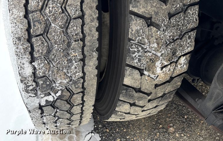 image for item YA1756 2019 International 4300 box truck