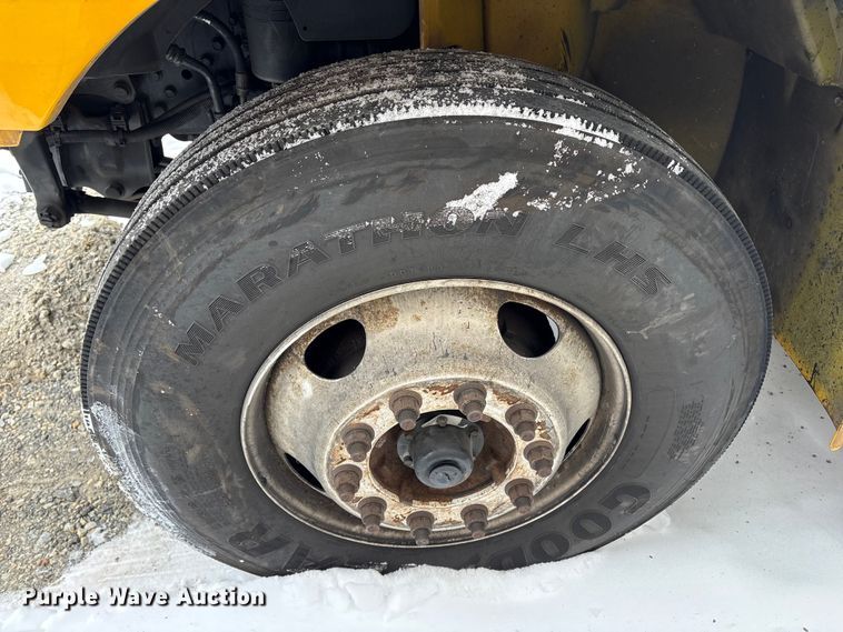 image for item YA1756 2019 International 4300 box truck