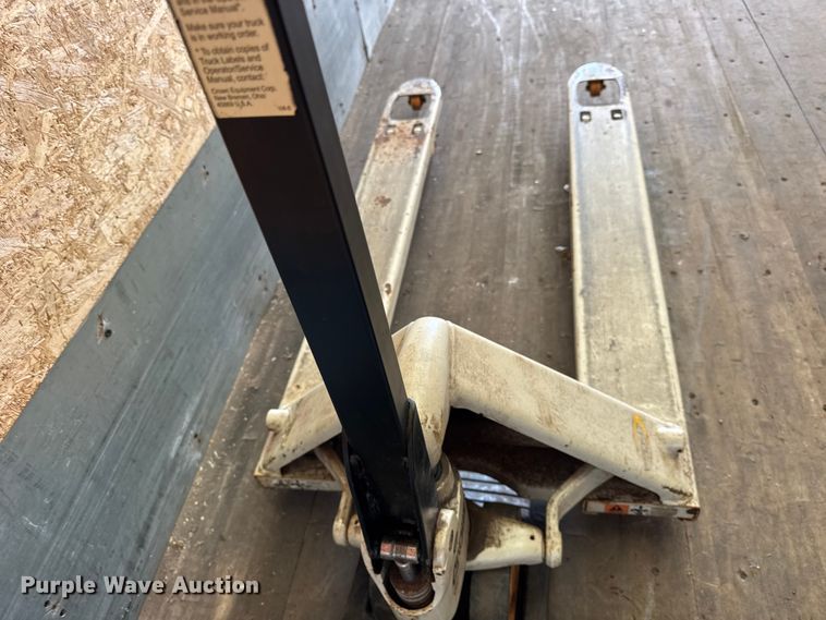 image for item YA1790 2016 Hino box truck