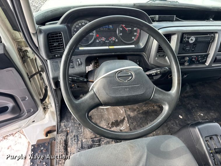 image for item YA1790 2016 Hino box truck