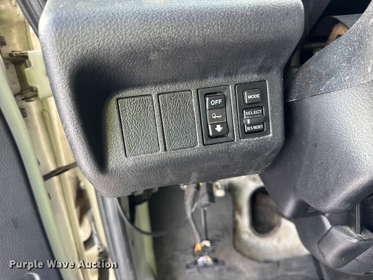 image for item YA1790 2016 Hino box truck