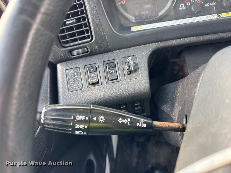 image for item YA1790 2016 Hino box truck