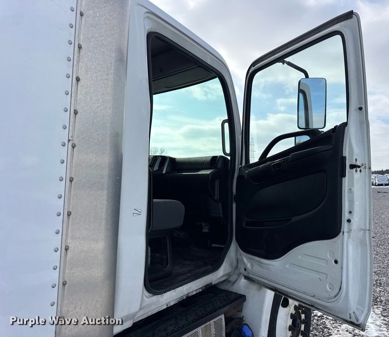 image for item YA1790 2016 Hino box truck