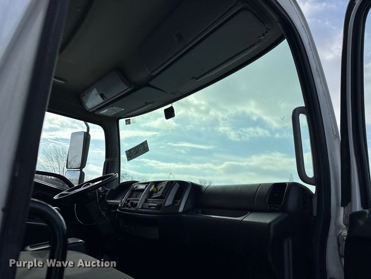 image for item YA1790 2016 Hino box truck