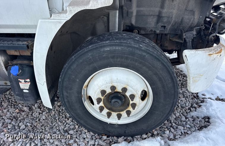 image for item YA1790 2016 Hino box truck