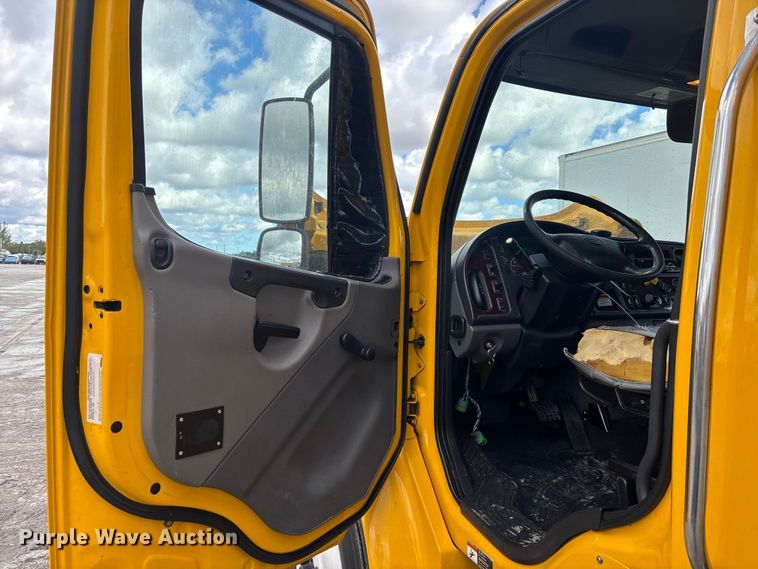 image for item YA1801 2018 Freightliner Business Class M2  box truck