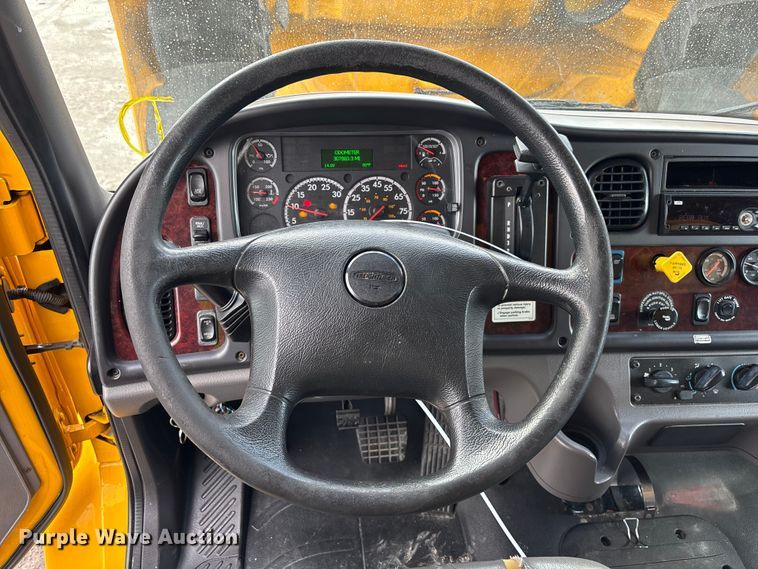 image for item YA1801 2018 Freightliner Business Class M2  box truck