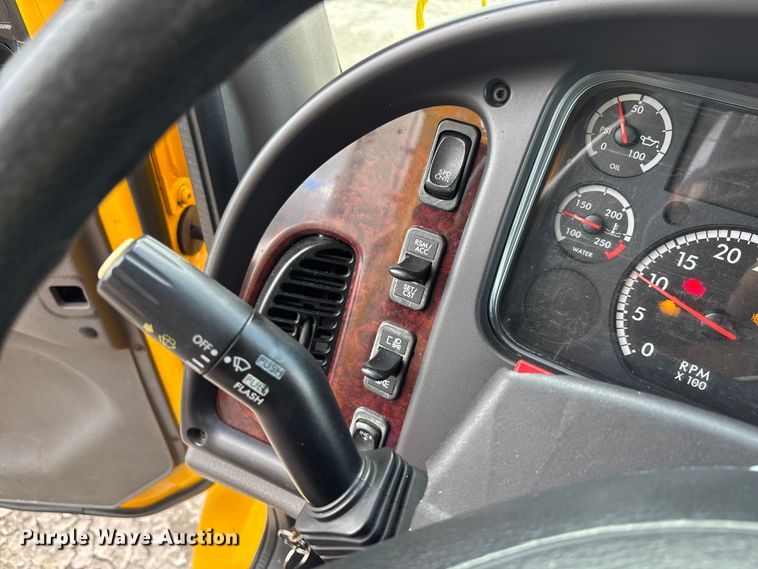 image for item YA1801 2018 Freightliner Business Class M2  box truck