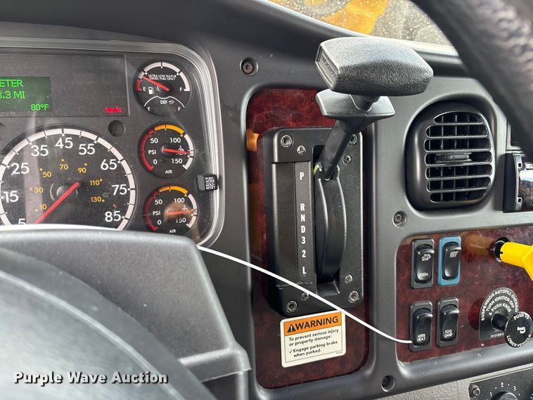 image for item YA1801 2018 Freightliner Business Class M2  box truck