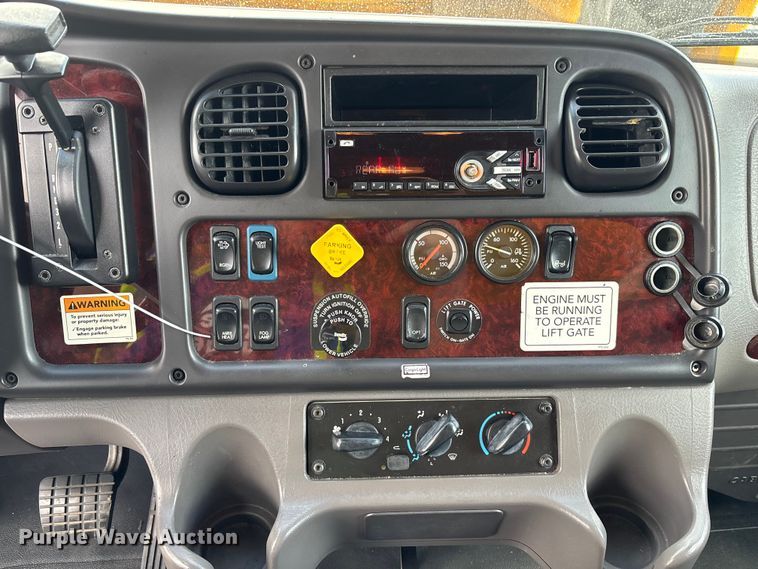 image for item YA1801 2018 Freightliner Business Class M2  box truck