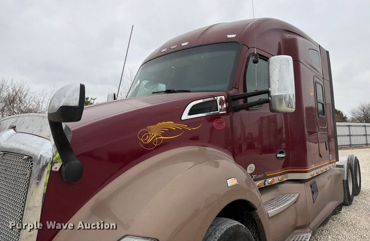 image for item YA1840 2020 Kenworth T680  semi truck