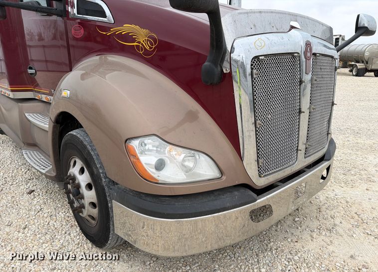 image for item YA1840 2020 Kenworth T680  semi truck