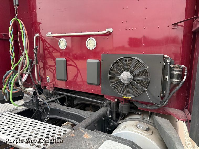 image for item YA1840 2020 Kenworth T680  semi truck