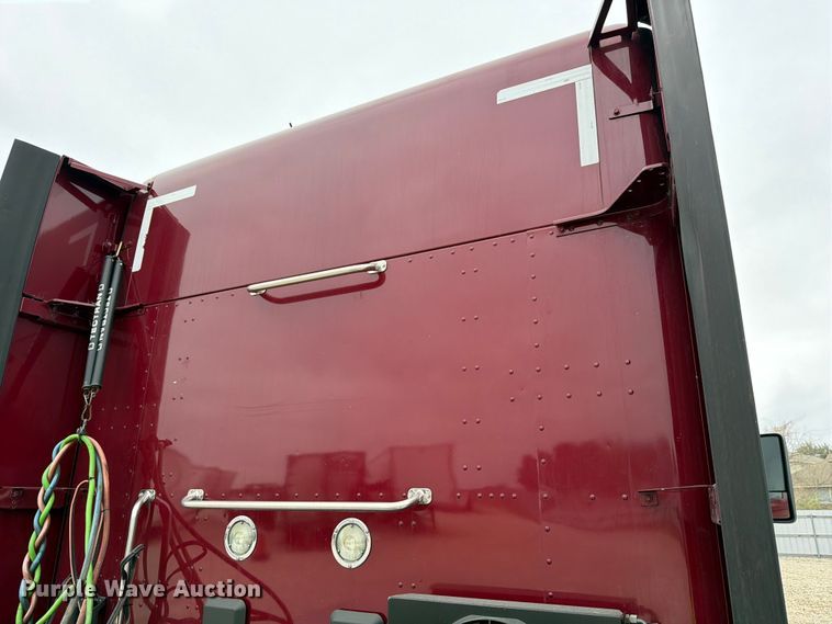 image for item YA1840 2020 Kenworth T680  semi truck