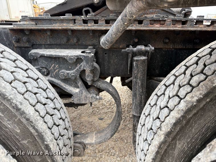 image for item YA1840 2020 Kenworth T680  semi truck