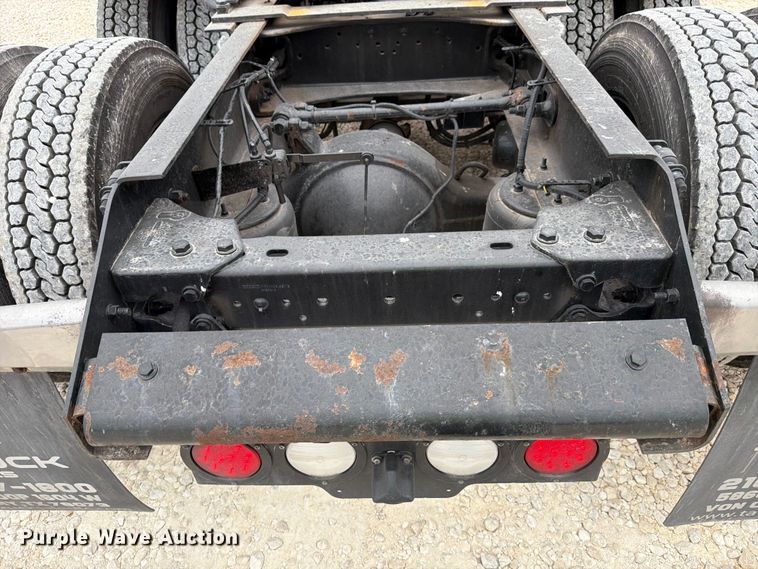 image for item YA1840 2020 Kenworth T680  semi truck