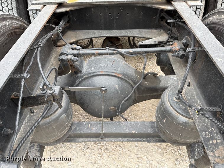 image for item YA1840 2020 Kenworth T680  semi truck