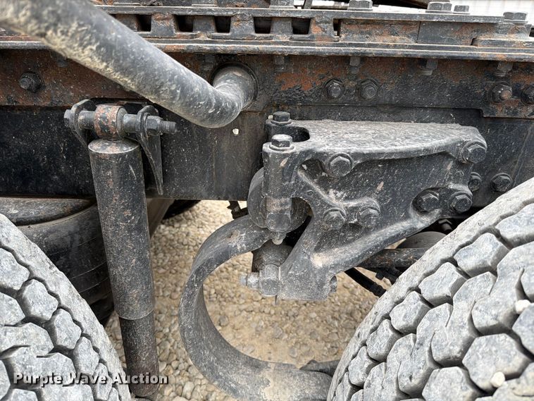 image for item YA1840 2020 Kenworth T680  semi truck