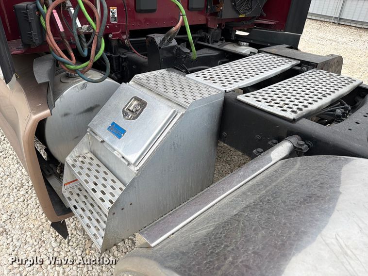 image for item YA1840 2020 Kenworth T680  semi truck