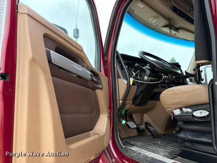 image for item YA1840 2020 Kenworth T680  semi truck