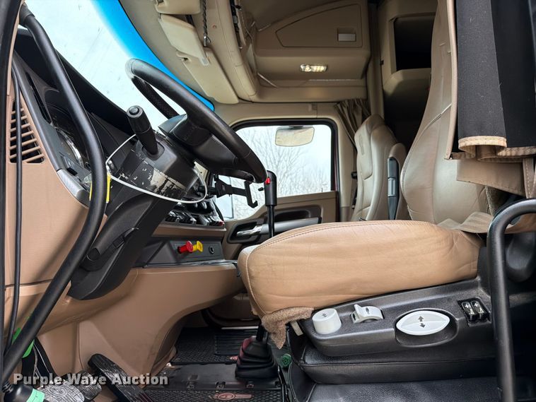 image for item YA1840 2020 Kenworth T680  semi truck