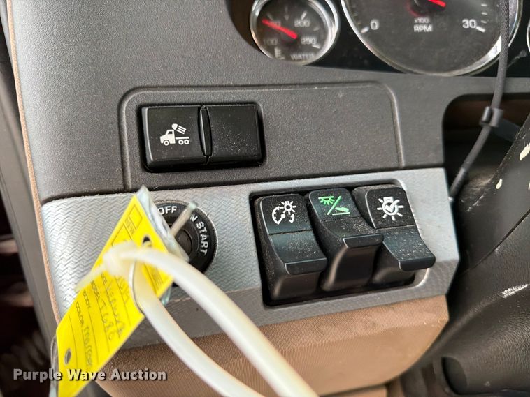 image for item YA1840 2020 Kenworth T680  semi truck