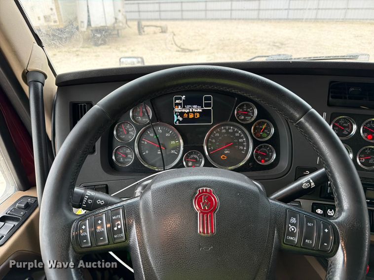 image for item YA1840 2020 Kenworth T680  semi truck