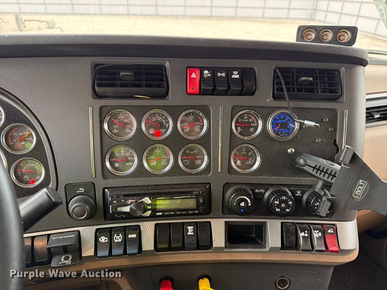 image for item YA1840 2020 Kenworth T680  semi truck