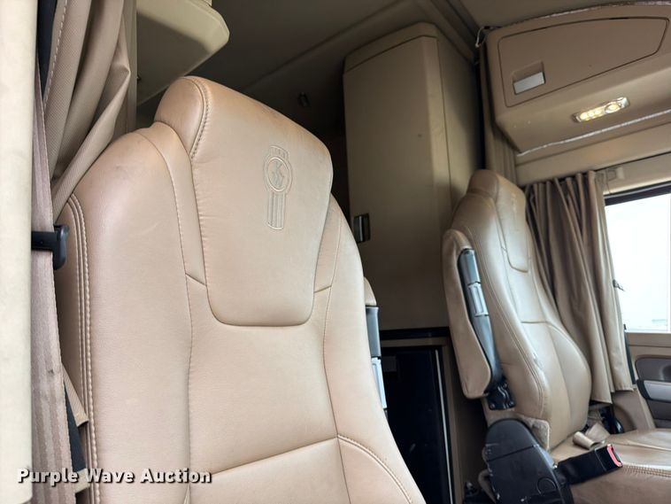 image for item YA1840 2020 Kenworth T680  semi truck